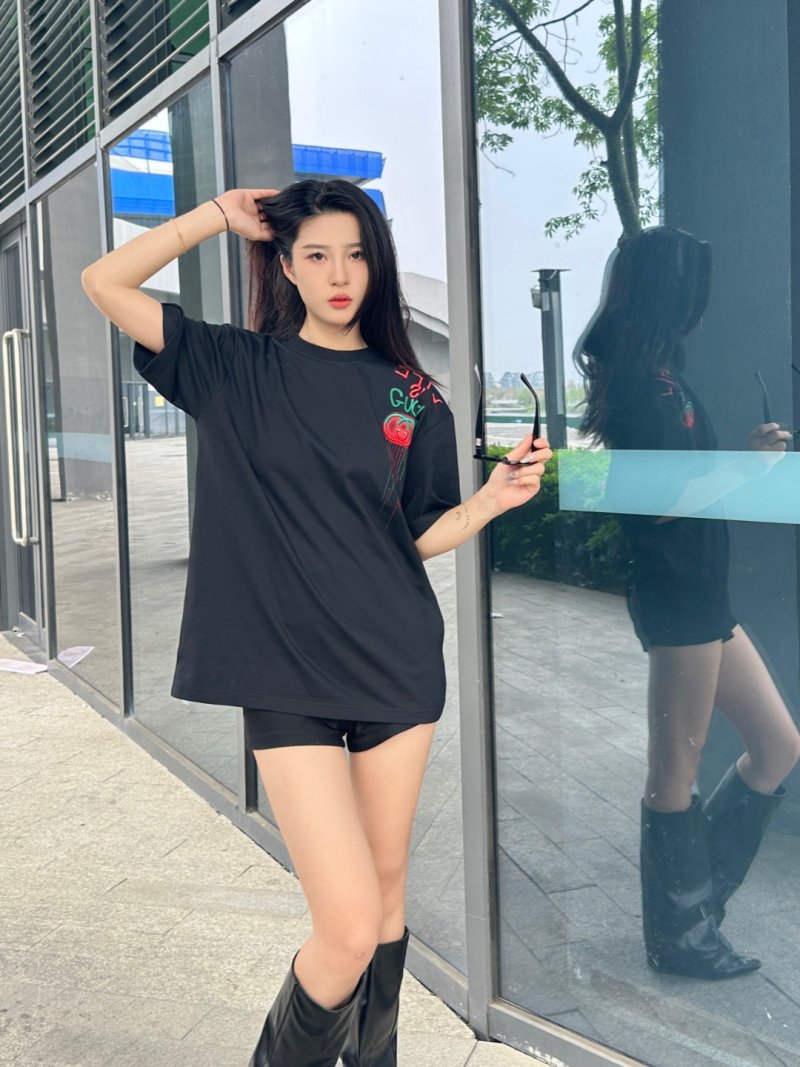 Gucci GG Embroidered Black T-Shirt view