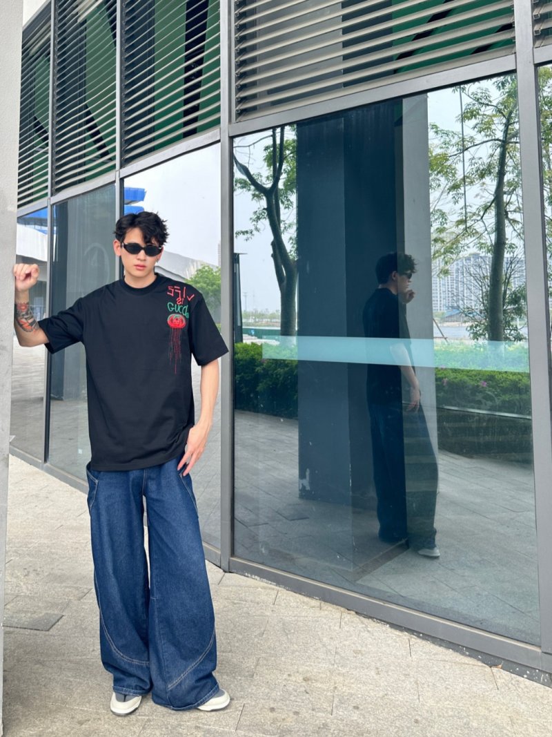 Gucci GG Embroidered Black T-Shirt view