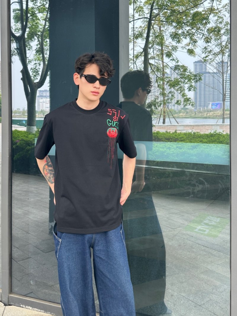 Gucci GG Embroidered Black T-Shirt view