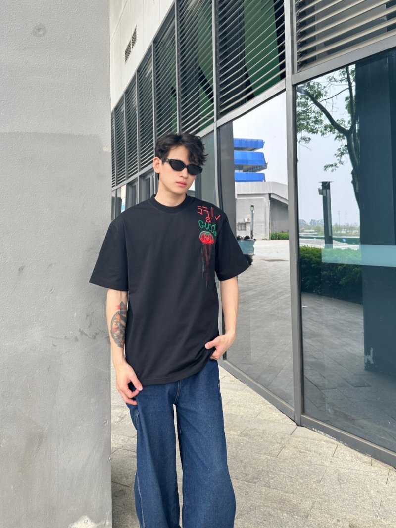 Gucci GG Embroidered Black T-Shirt view