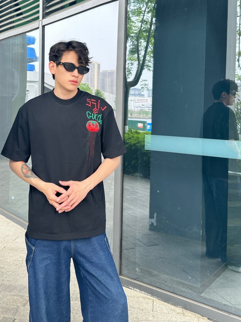 Gucci GG Embroidered Black T-Shirt view