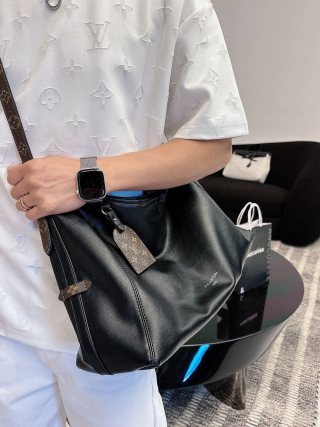 Louis Vuitton Monogram White T-Shirt view 3