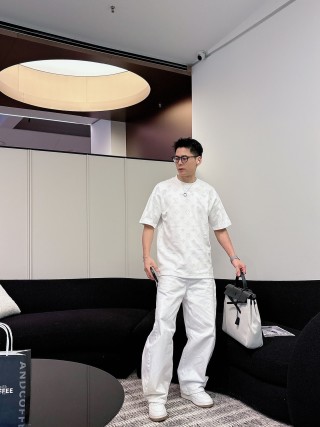 Louis Vuitton Monogram White T-Shirt view 7