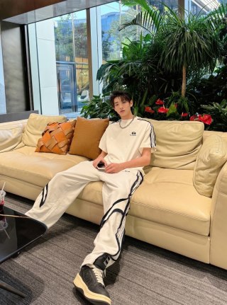 Balenciaga White Short-Sleeve T-Shirt with Logo view 4