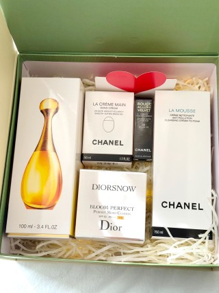Dior Happy Moment Camellia Forest Dual-Door Gift Box Set view 3