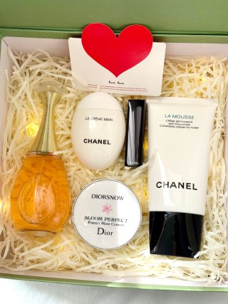 Dior Happy Moment Camellia Forest Dual-Door Gift Box Set view 5