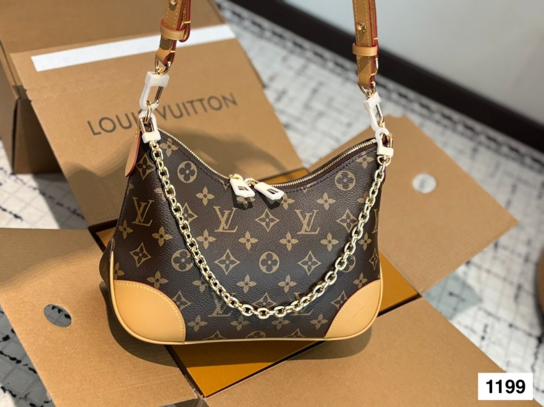 Louis Vuitton Monogram Shoulder Bag with Chain Strap view