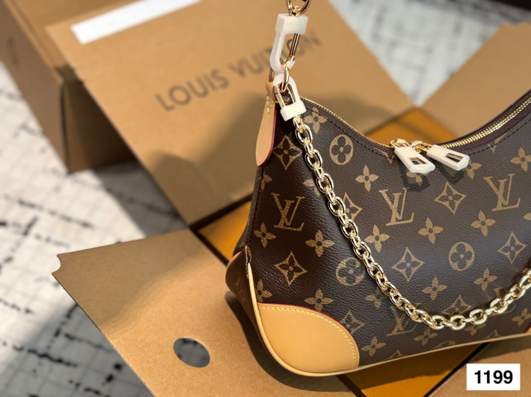 Louis Vuitton Monogram Shoulder Bag with Chain Strap view