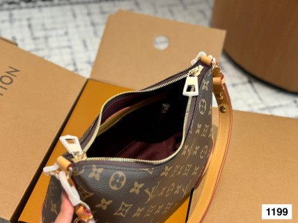 Louis Vuitton Monogram Shoulder Bag with Chain Strap view 9