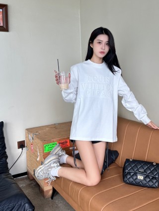 Louis Vuitton Monogram Long Sleeve White T-Shirt view 4