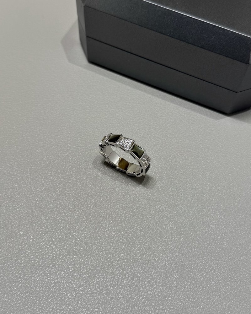 Bulgari Serpenti Viper Grey Mother-of-Pearl Diamond Ring