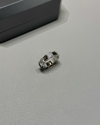 Bulgari Serpenti Viper Grey Mother-of-Pearl Diamond Ring view 2