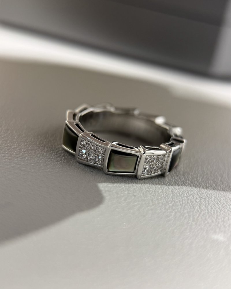 Bulgari Serpenti Viper Grey Mother-of-Pearl Diamond Ring view