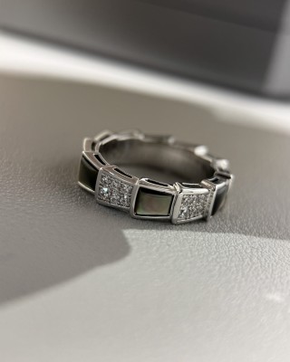 Bulgari Serpenti Viper Grey Mother-of-Pearl Diamond Ring view 5