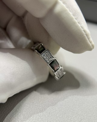Bulgari Serpenti Viper Grey Mother-of-Pearl Diamond Ring view 8