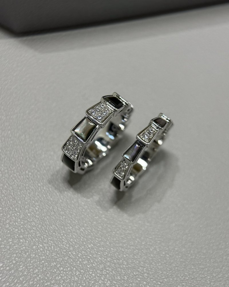 Bulgari Serpenti Viper Grey Mother-of-Pearl Diamond Ring view