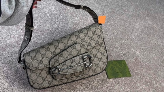 Gucci GG Canvas Shoulder Bag Beige/Black