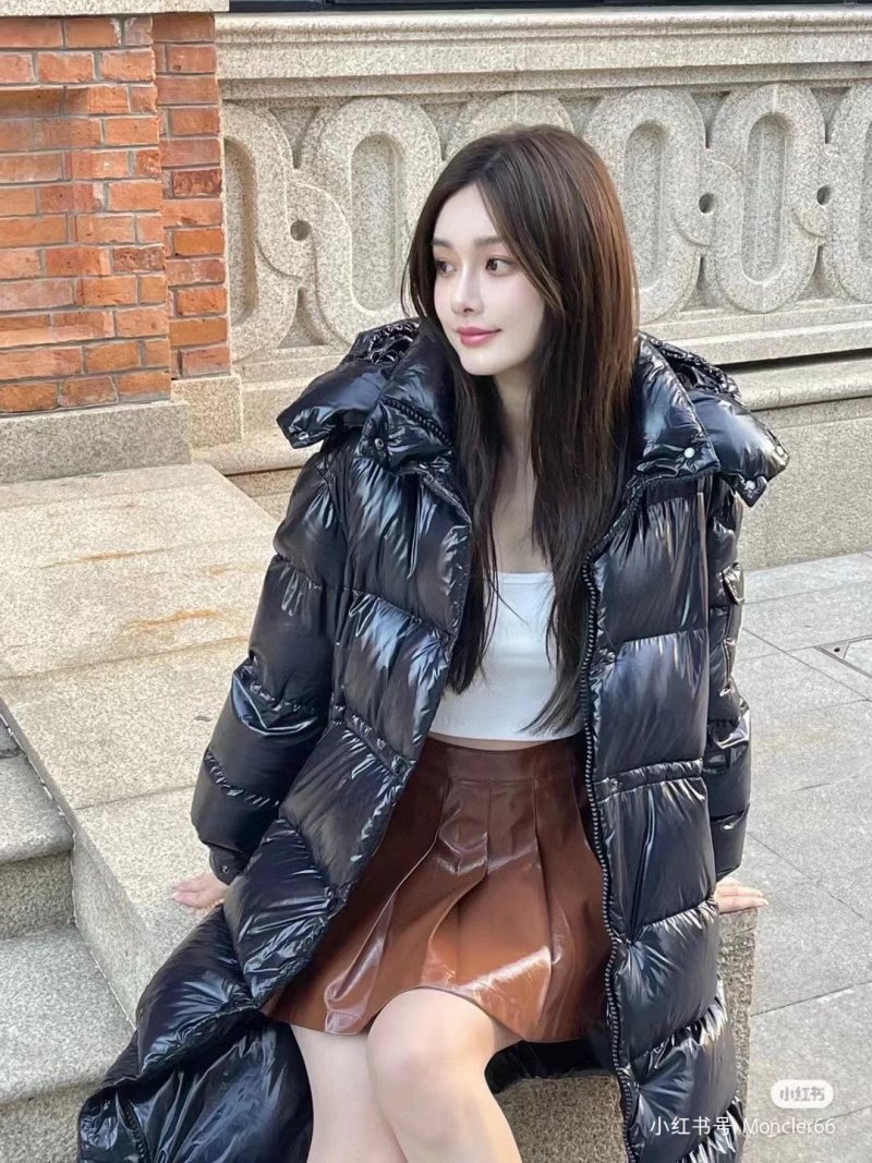 Burberry Beige Quilted Down Puffer Jacket with Detachable Sleeves view