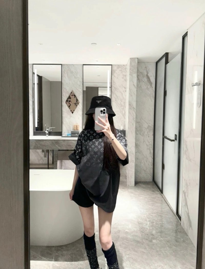 Louis Vuitton Monogram Gradient Black T-Shirt view