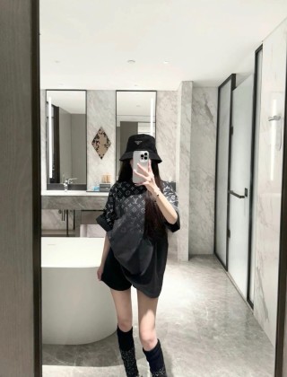 Louis Vuitton Monogram Gradient Black T-Shirt view 8