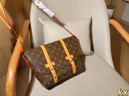 Louis Vuitton Christopher Monogram Messenger Bag Brown view 2