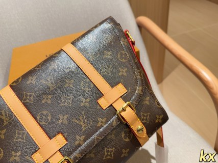 Louis Vuitton Christopher Monogram Messenger Bag Brown view 8