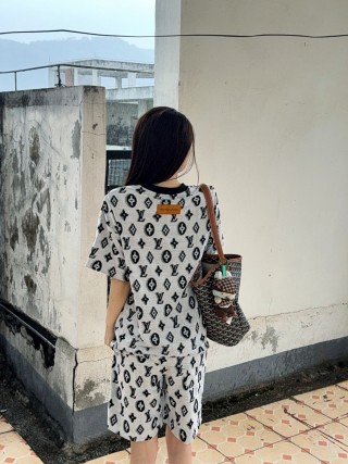 Louis Vuitton Monogram Cream Short Sleeve T-Shirt view 2