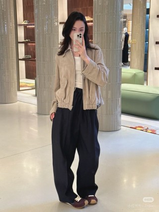 Beige Zip-Up Bomber Jacket with Ribbed Hem view 3