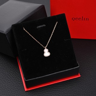 Qeelin Mini Gourd White Mother of Pearl Pendant Necklace