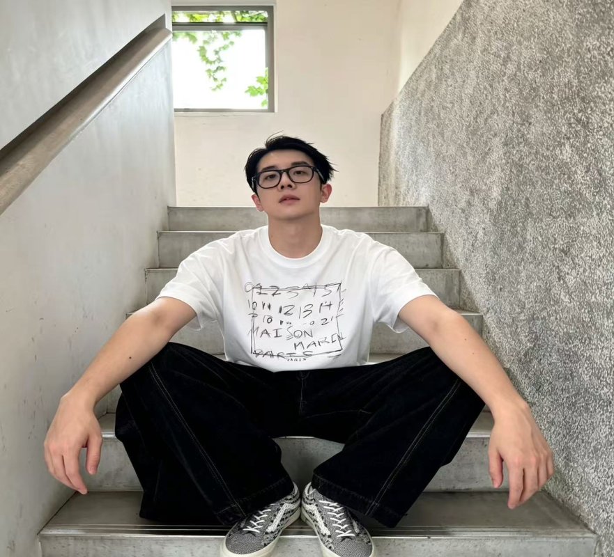 White Graphic Print Short Sleeve T-Shirt view