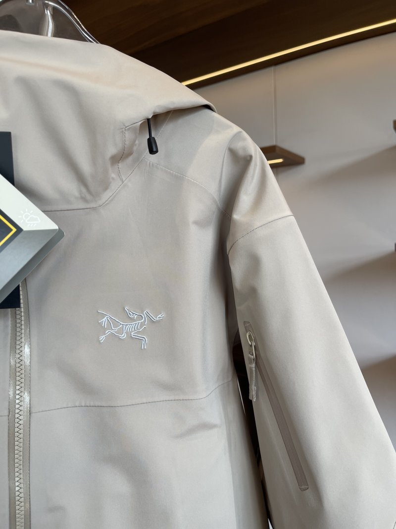 Arc'teryx GORE-TEX Cream Hardshell Jacket