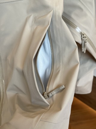Arc'teryx GORE-TEX Cream Hardshell Jacket view 9