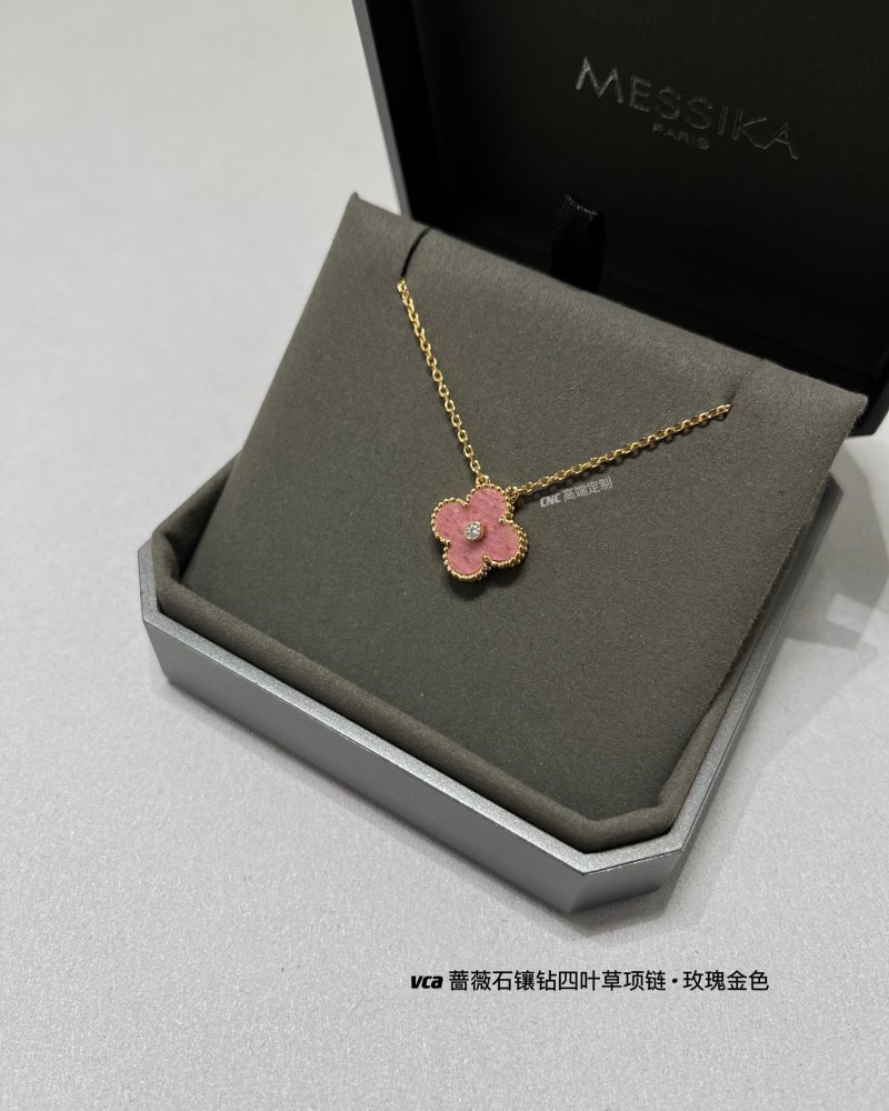 Van Cleef & Arpels Four Leaf Clover Pink Stone Diamond Necklace Rose Gold