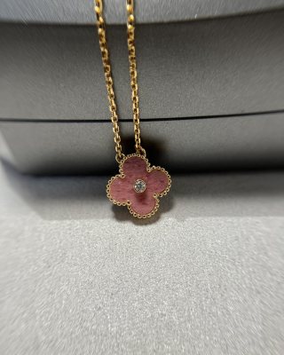 Van Cleef & Arpels Four Leaf Clover Pink Stone Diamond Necklace Rose Gold view 2