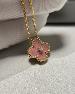 Van Cleef & Arpels Four Leaf Clover Pink Stone Diamond Necklace Rose Gold view 6