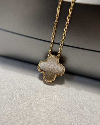 Van Cleef & Arpels Four Leaf Clover Pink Stone Diamond Necklace Rose Gold view 8