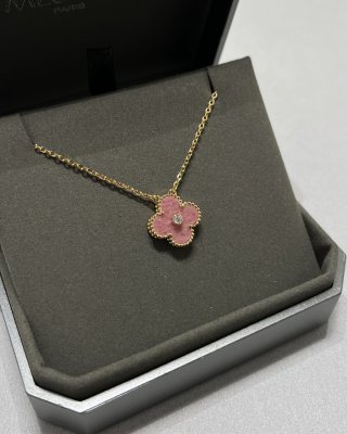 Van Cleef & Arpels Four Leaf Clover Pink Stone Diamond Necklace Rose Gold view 9