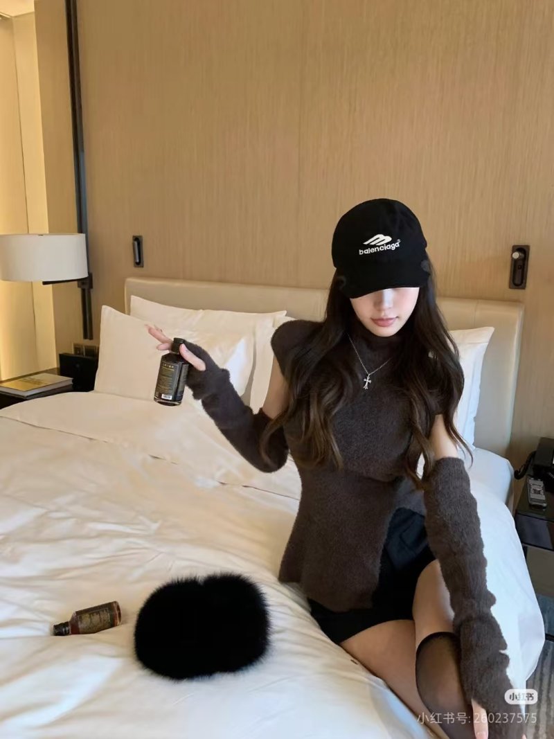 Balenciaga Black Baseball Cap with Embroidered Logo view