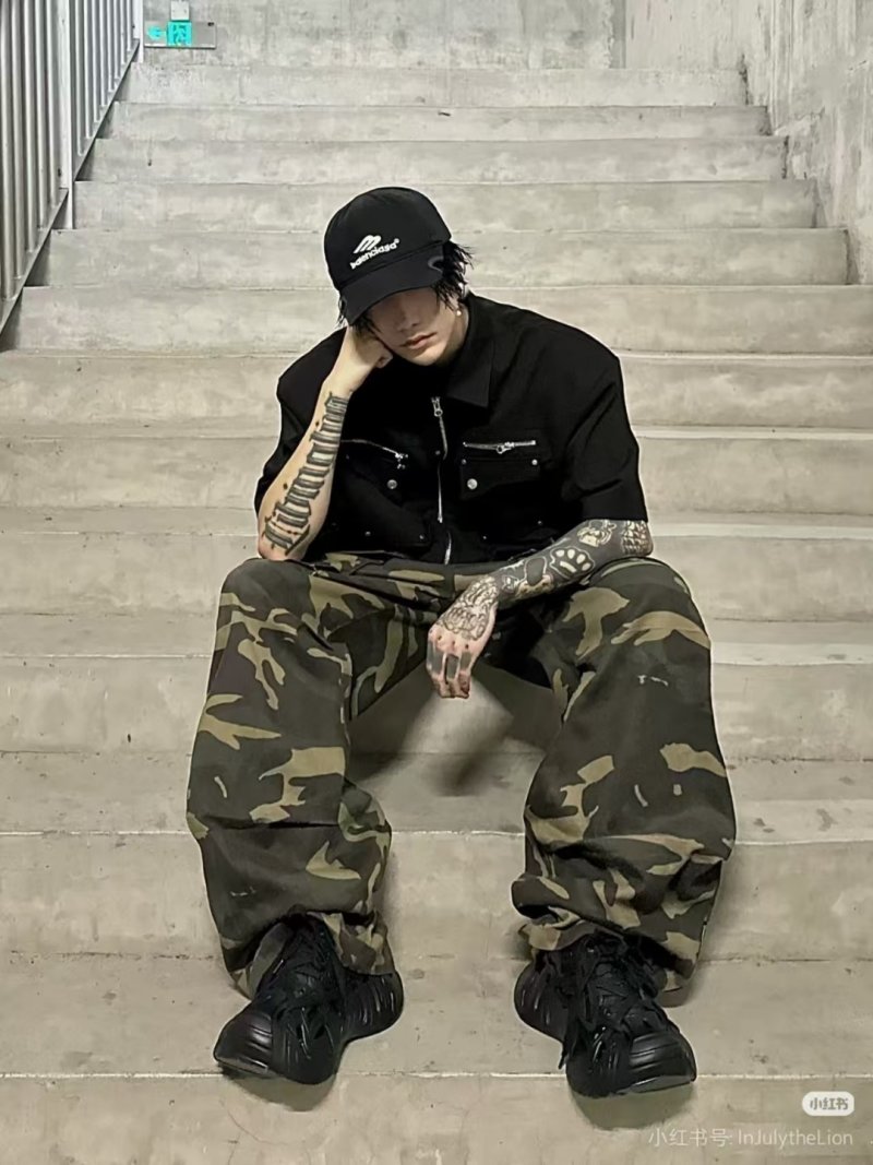 Balenciaga Black Baseball Cap with Embroidered Logo view