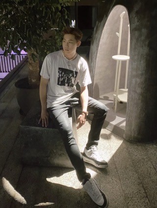 White Graphic Print Short Sleeve T-Shirt view 4