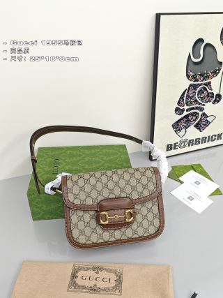 Gucci 1955 Horsebit Saddle Bag Beige Monogram view 2