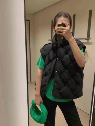 Black Puffy Sleeveless Down Vest Jacket view 8