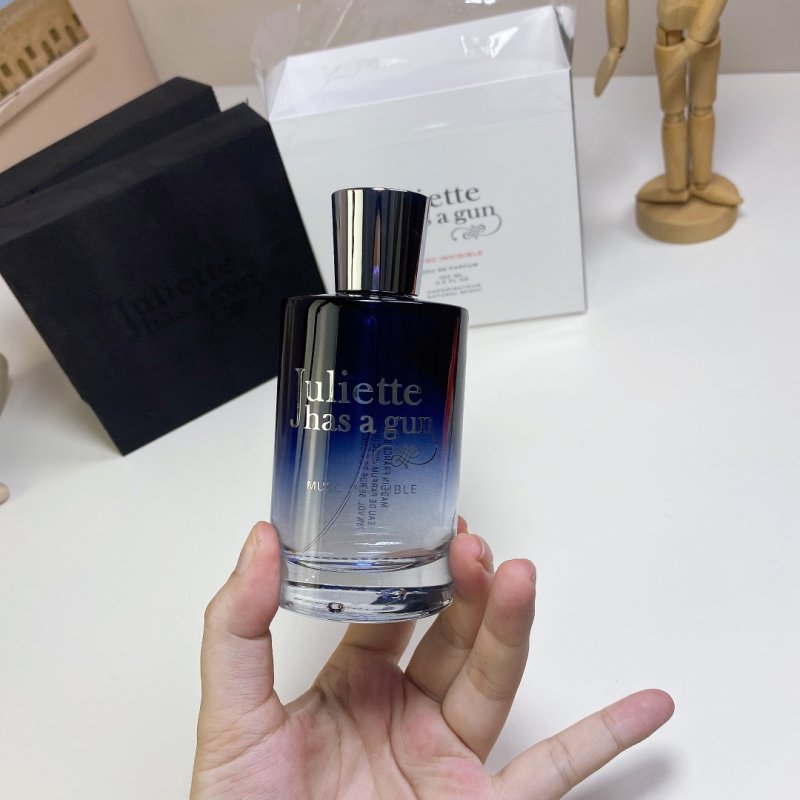 Juliette Has A Gun Musc Invisible Eau de Parfum 100ml view