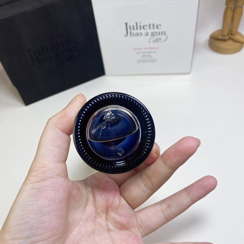 Juliette Has A Gun Musc Invisible Eau de Parfum 100ml view