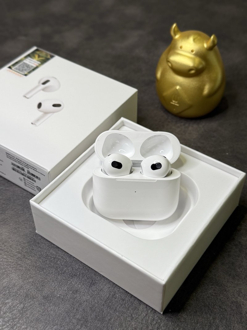 Apple AirPods 3 White Wireless Earbuds with Charging Case view