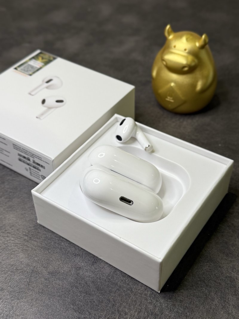 Apple AirPods 3 White Wireless Earbuds with Charging Case view