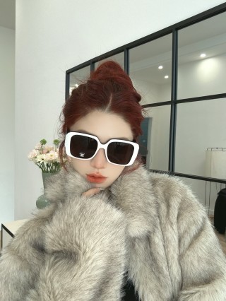 Chanel 6069 Black Square Sunglasses view 5