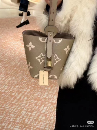 Louis Vuitton BB Bucket Bag Pink view 8