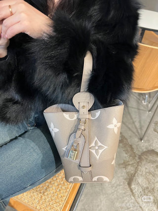 Louis Vuitton BB Bucket Bag Pink view 9