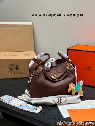 Hermès Lindy 26 Cream Leather Bag view 5